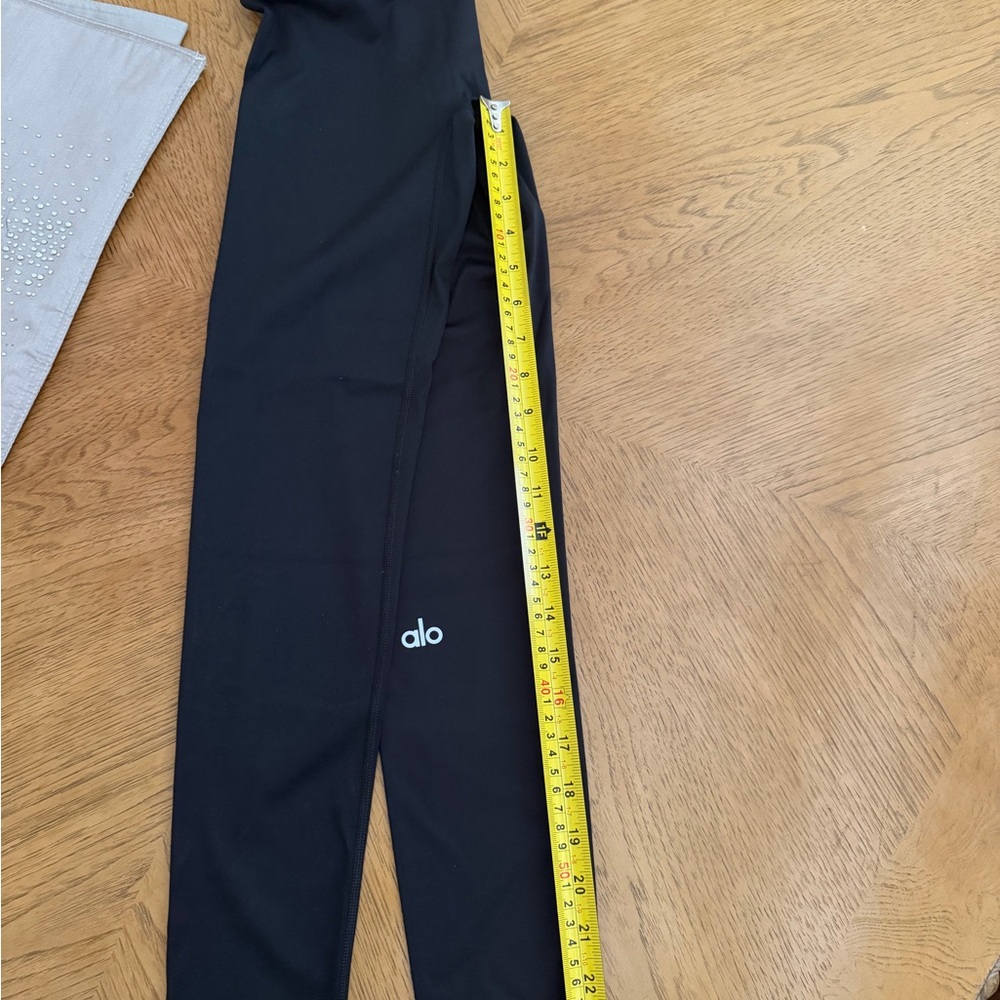 ALO Yoga Black Leggings NWT Size 2 - Picture 11 of 11